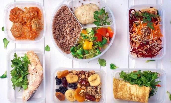 Chia thành nhiều bữa ăn phụ giúp mẹ bầu đỡ nghén hơn